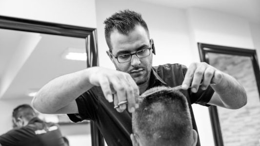 Herrenhaarschnitt im Friseursalon Salam & Rizk in Freiburg